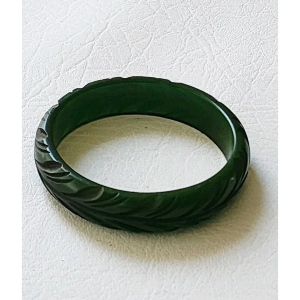 Vintage Bakelite Carved Green Bangle Bracelet 7.75